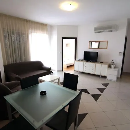 Apartment In With Balcony, Air Conditioning, Wifi 858-3