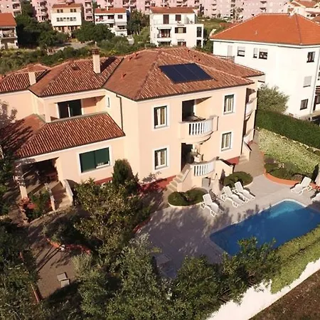 In With Balcony, Air Conditioning, Wifi 858-3 Apartman *