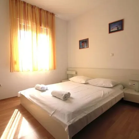 In With Balcony, Air Conditioning, Wifi 858-3 *