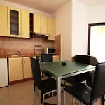 In With Balcony, Air Conditioning, Wifi 858-3 아파트 자다르